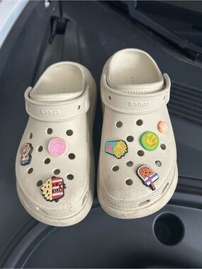 Crocs-Style Cream Slip-On platform Clog Sandals with Fun Charms w7